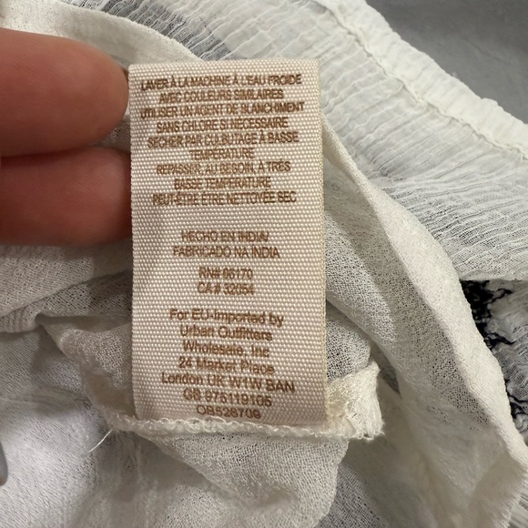 Free People Small Elegant White and Black Floral Women's Top EUC - Picture 7 of 8